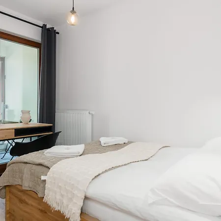 Bukowska 18 With Balcony Mtp By Renters Lägenhet *